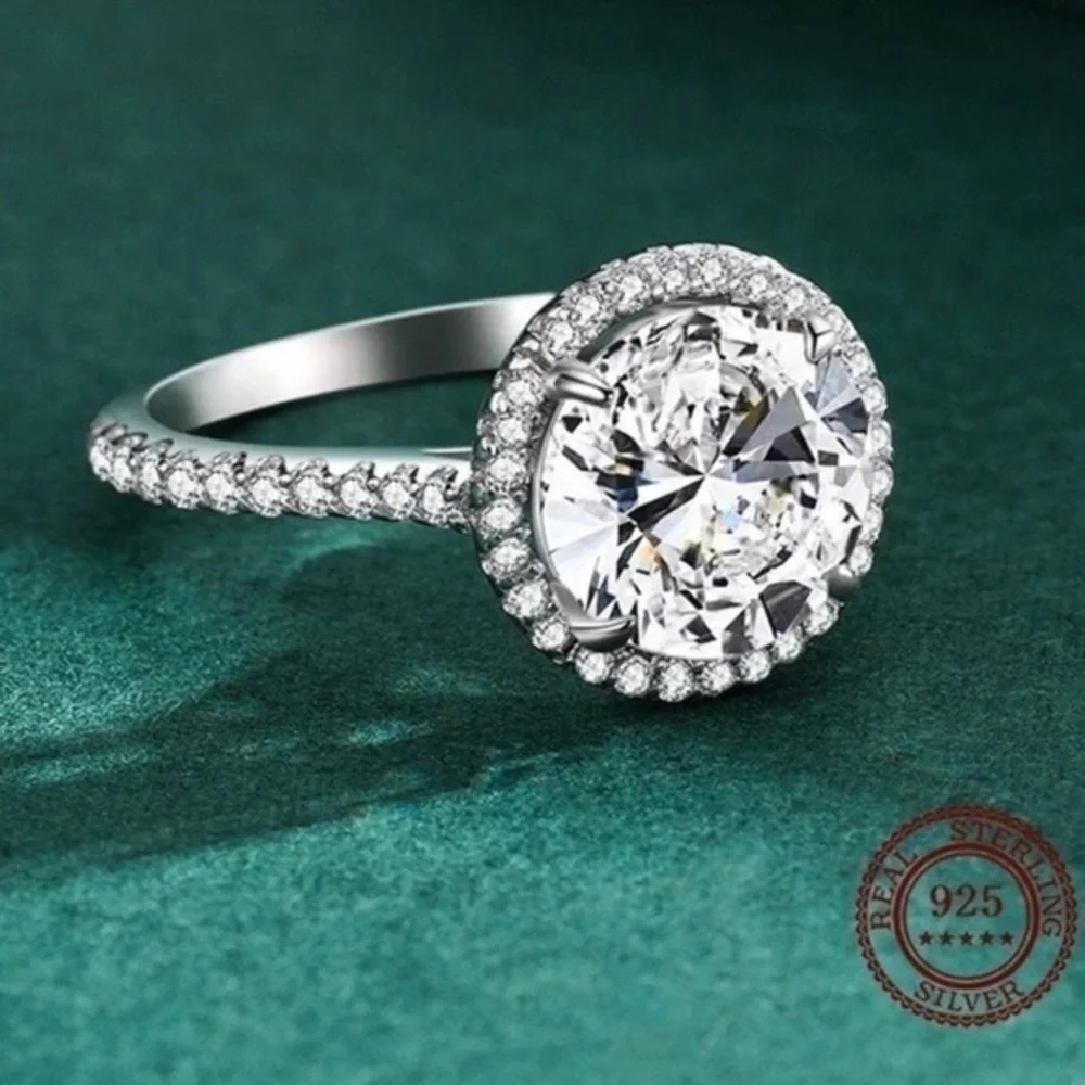 925 Sterling Silver Round Sparkling Cubic Zirconia Ring